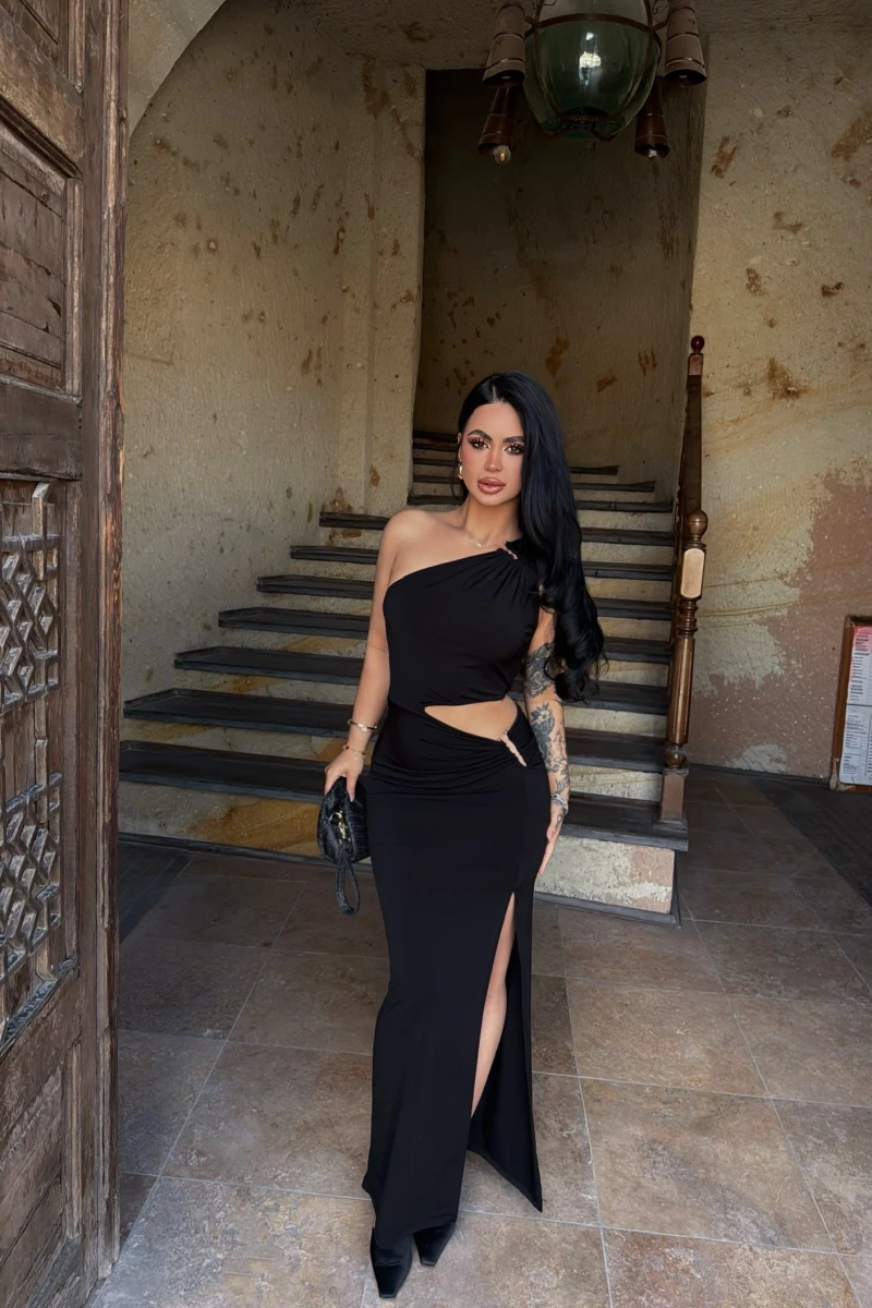 Siyah Yan Pencereli Sandy Elbise