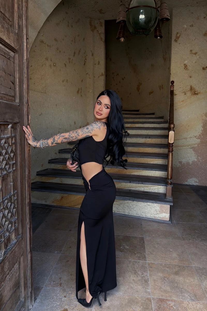 Siyah Yan Pencereli Sandy Elbise