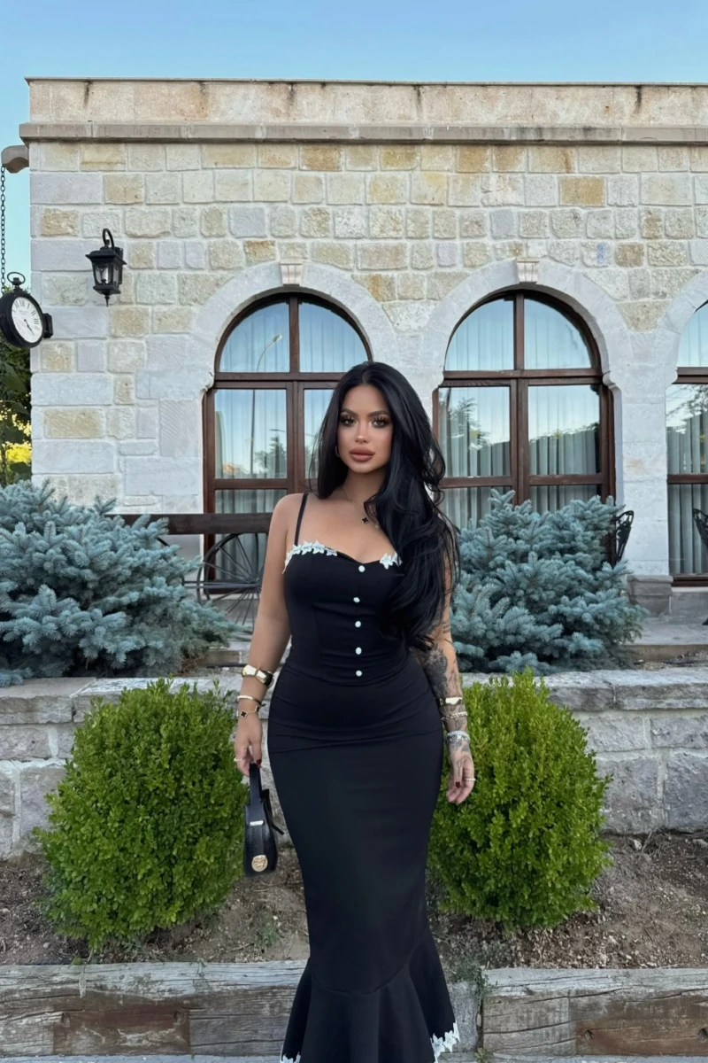 Yaka Düğmeli Güpürlü Atlas Elbise