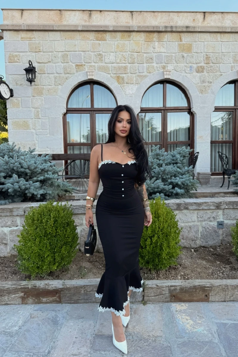 Yaka Düğmeli Güpürlü Atlas Elbise