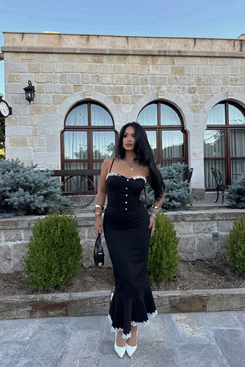 Yaka Düğmeli Güpürlü Atlas Elbise