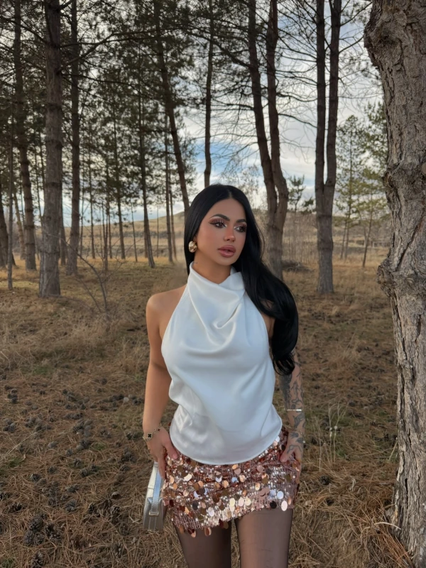 Beyaz Boyundan Geçmeli Saten Bluz