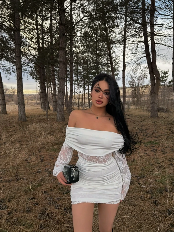 Beyaz Güpürlü Yaka Katlamalı Elbise