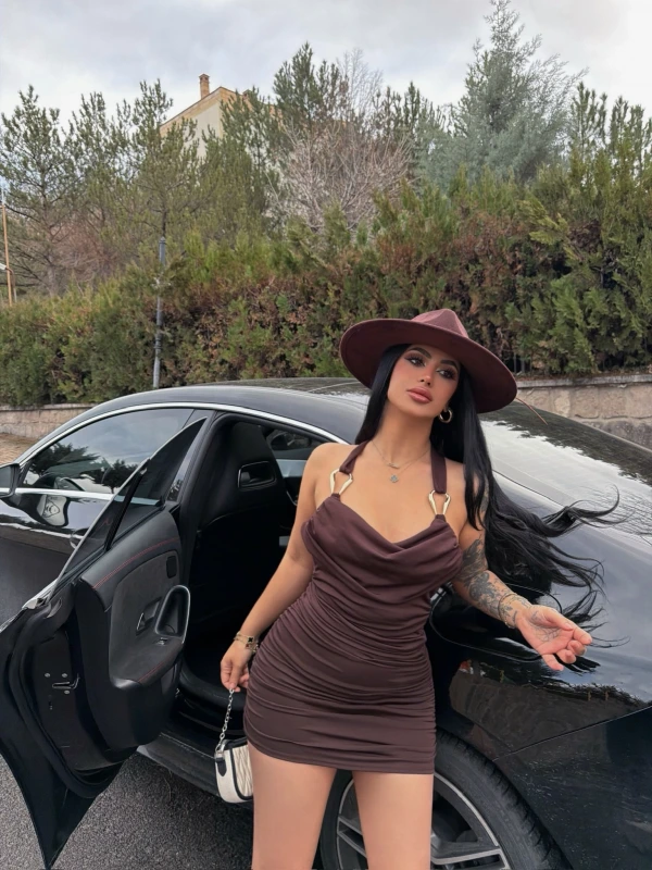 Kahve Tokalı Sırt Çapraz Büzgülü Elbise