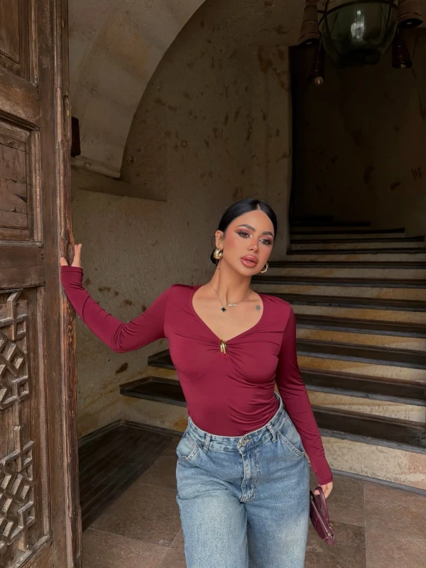 Bordo V Yaka Aksesuarlı Bluz