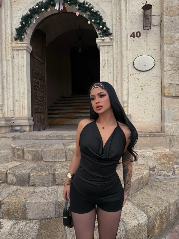 Siyah Boyundan Bağlamalı Degaje Bluz