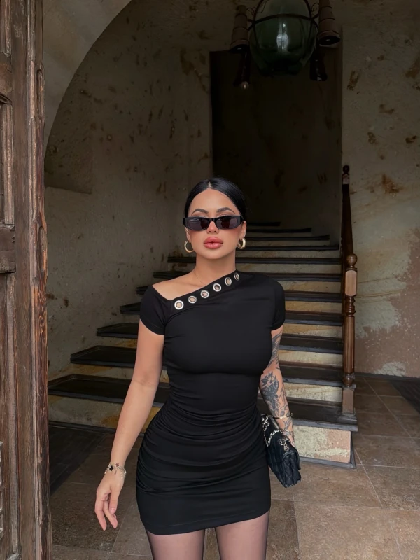 Siyah Kuşgözü Asimetrik Yaka Elbise