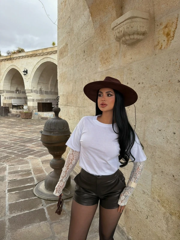 Beyaz Kolları Güpürlü Basic Tişört