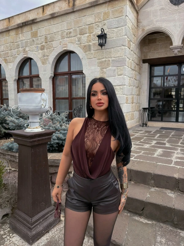 Kahve Sırt Düğmeli Güpürlü Bodysuit