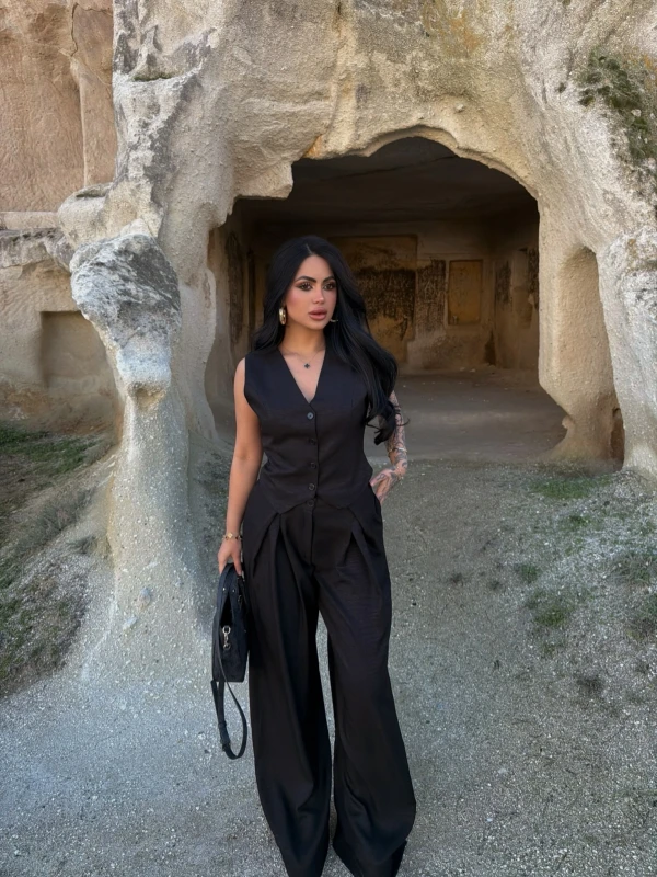 Siyah Yelekli Pantolon İkili Takım