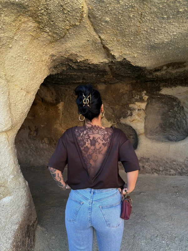 Kahve Sırt Güpürlü Modal Tişört