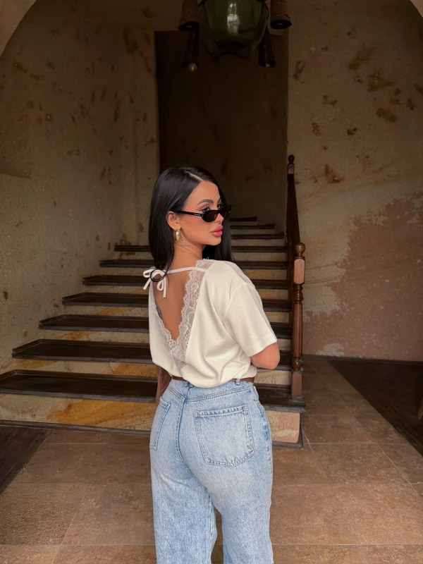 Beyaz Sırt V Güpürlü Tişört