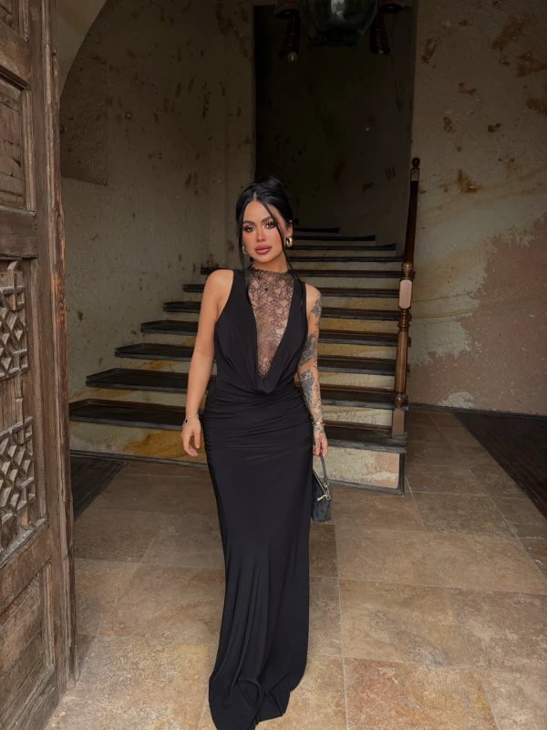 Siyah Sırt Düğmeli Degaje Elbise