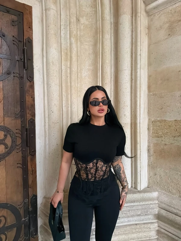 Siyah Güpürlü Korse Tişört