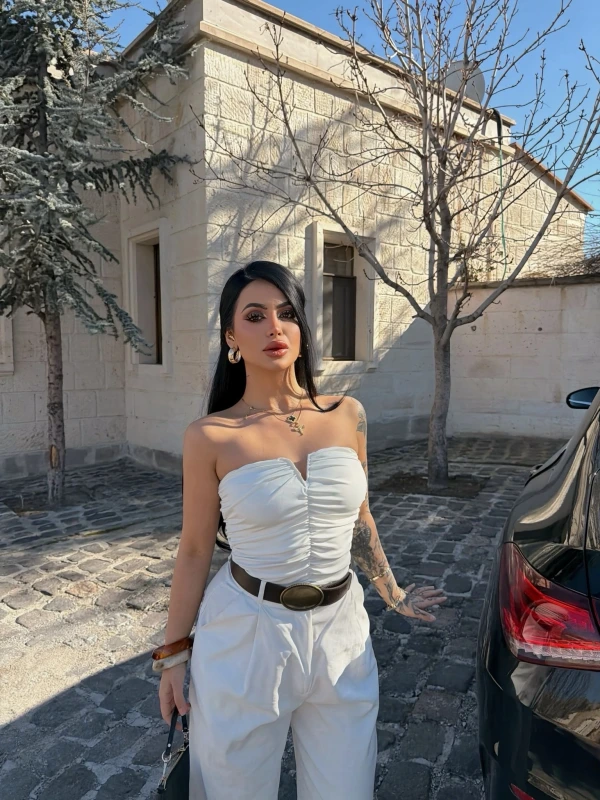 Beyaz Büzgülü Straplez Crop