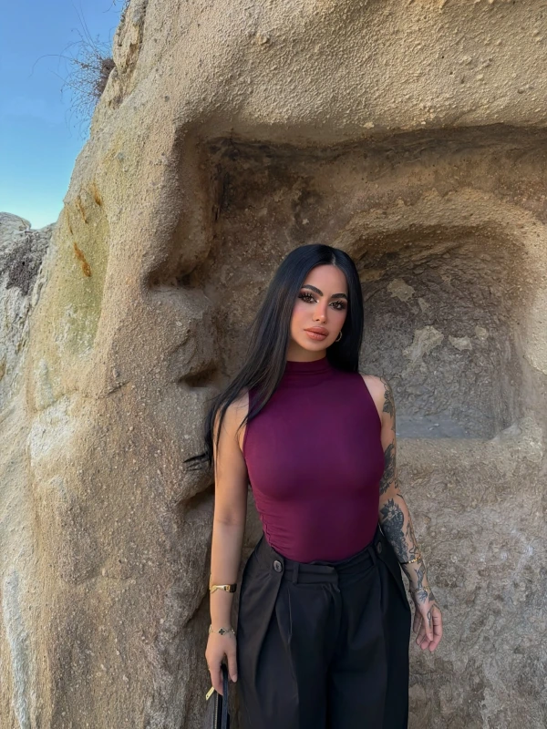 Mürdüm Balıkçı Yaka Kolsuz Bluz