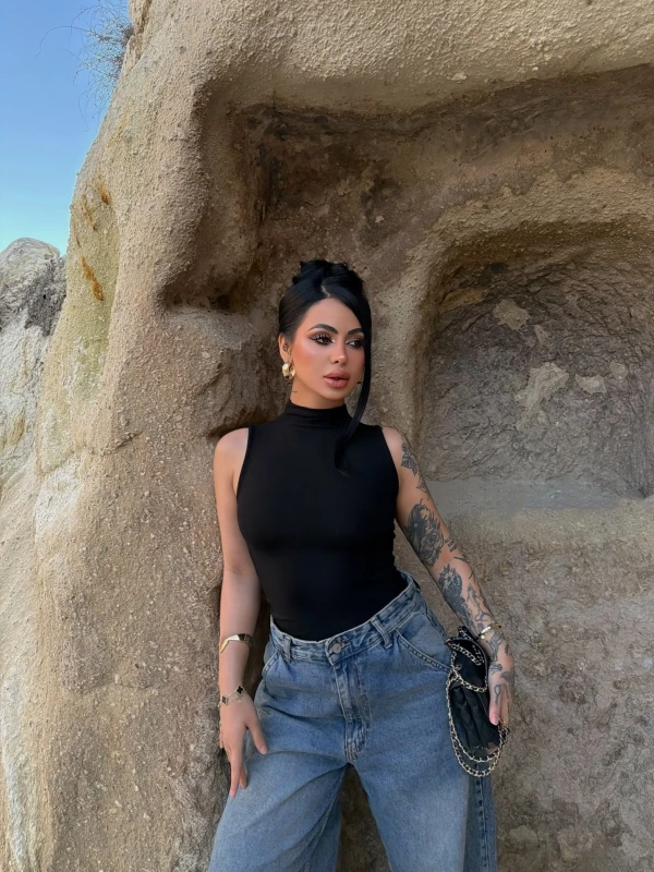 Siyah Balıkçı Yaka Kolsuz Bluz