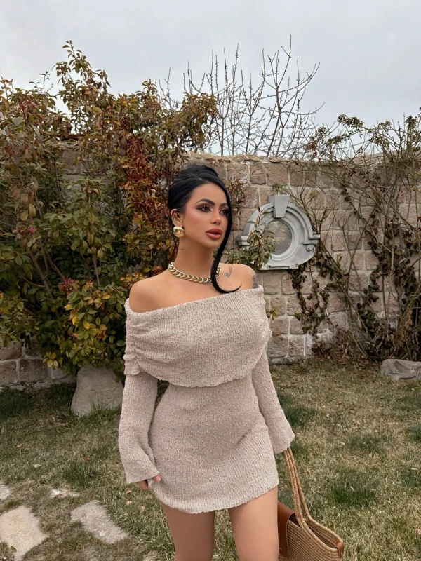 Bej Katlamalı Triko Madonna Elbise