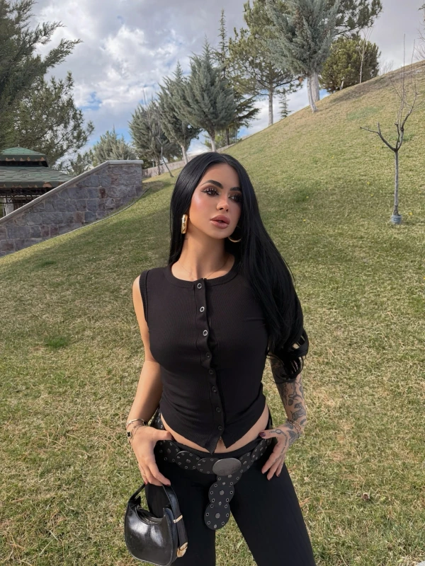 Siyah Ön Düğmeli Kaşkorse Bluz