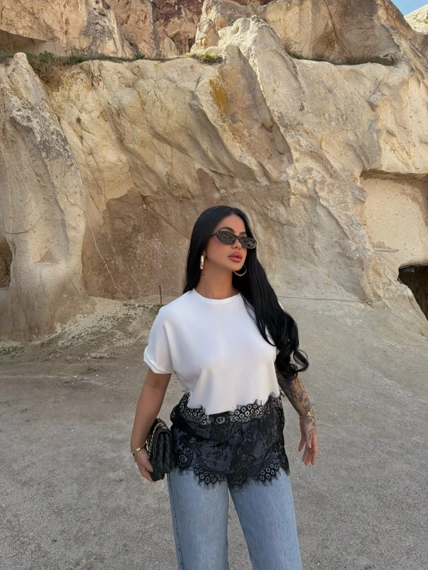 Eteği Güpürlü Tişört