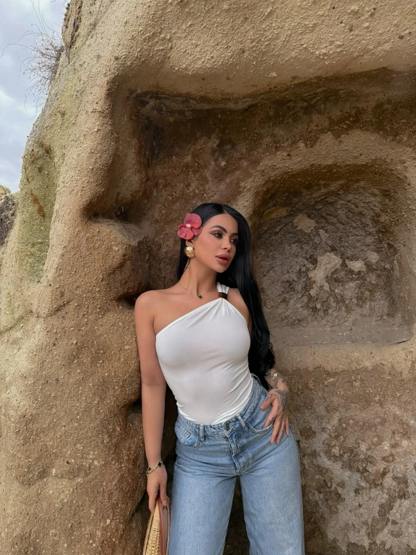 Beyaz Omuz Aksesuarlı Sandy Crop