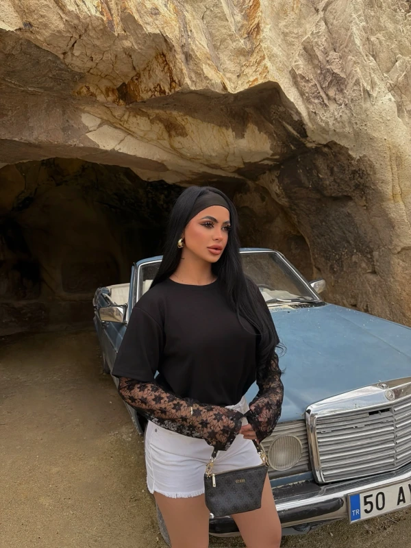 Siyah Kolları Dantel Modal Tişört