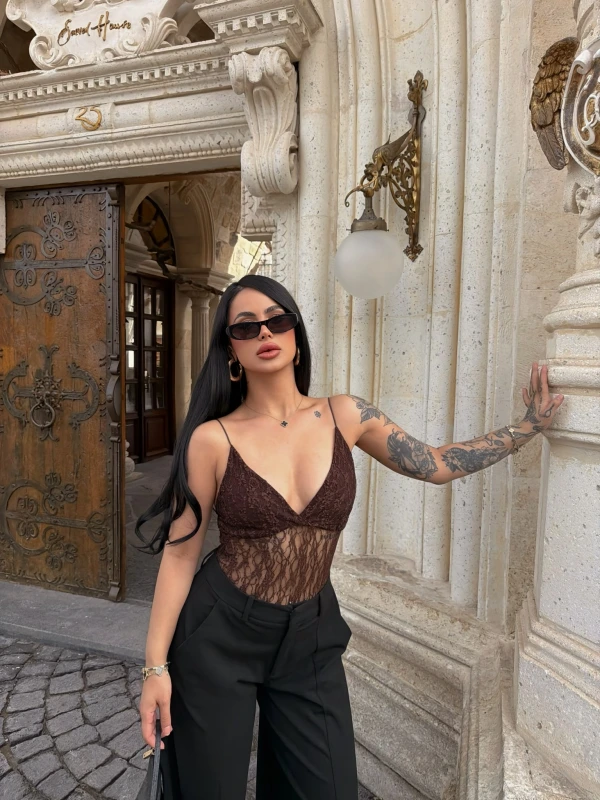 Kahve İp Askılı Güpürlü Bodysuit