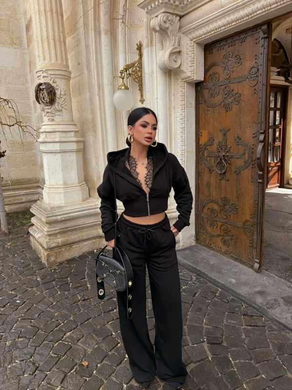 Siyah Yaka Güpürlü Eşofman Takım