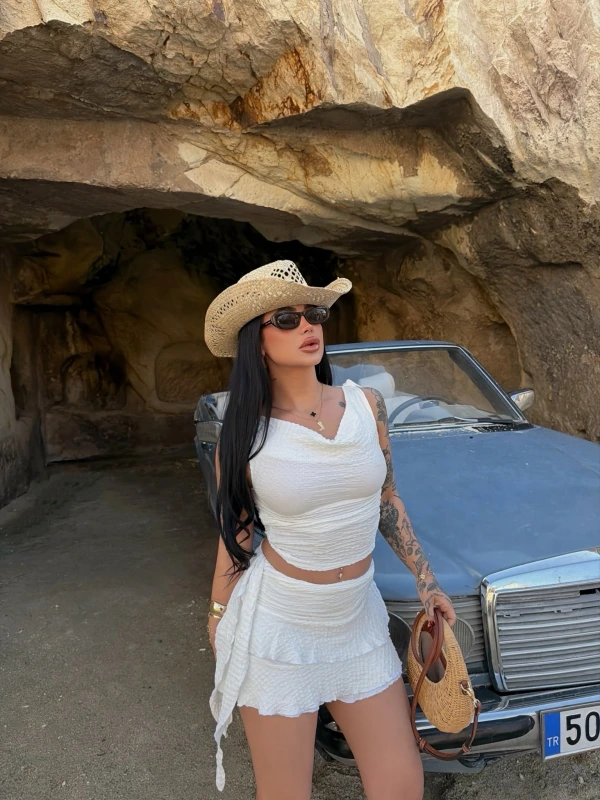 Beyaz Degaje Yaka Etekli İkili Takım