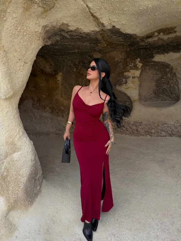 Bordo Askılı Degaje Yaka Elbise