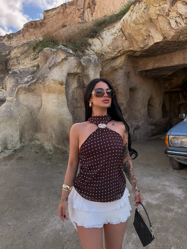 Kahve Yaka Tokalı Puantiyeli Bluz