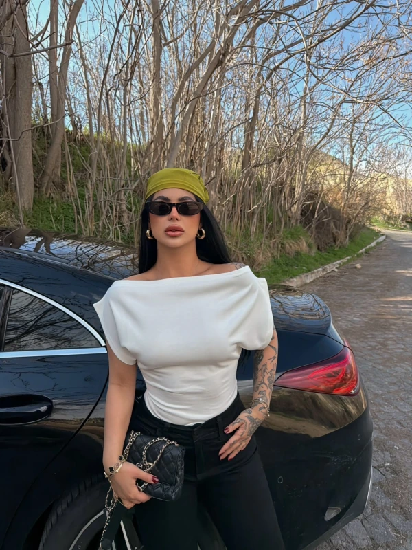 Beyaz Yarasa Kol Kayık Yaka Crop