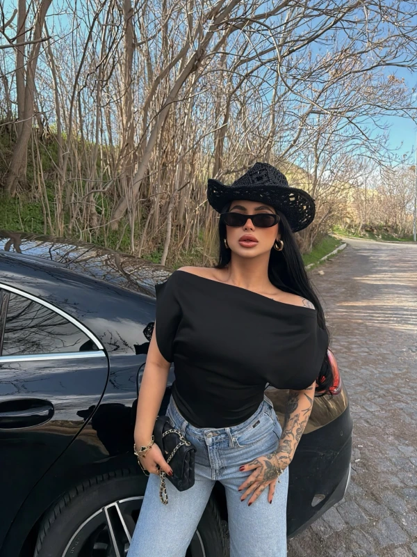 Siyah Yarasa Kol Kayık Yaka Crop