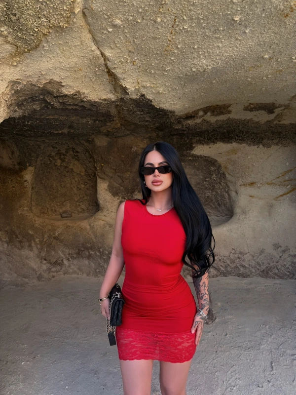 Kırmızı Eteği Dantelli Basic Elbise