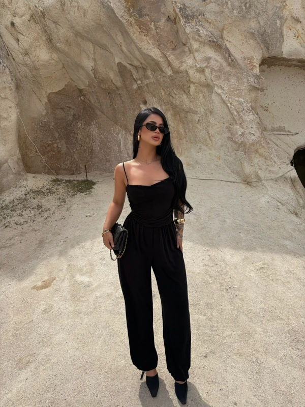 Siyah Luxe Drapeli Askılı Tulum