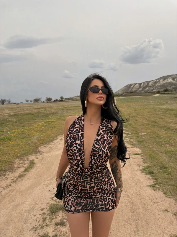 Leopar Sırt Zincirli Dekolte Elbise