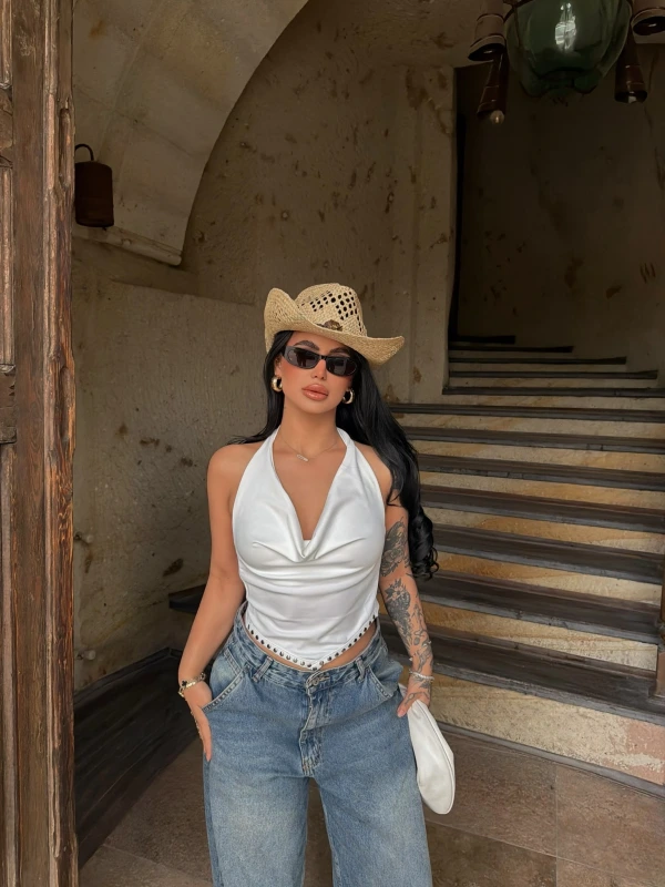 Beyaz Sırt Dekolte Droplu Bluz