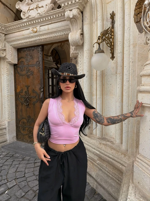 Pembe Güpürlü V Yaka Basic Crop