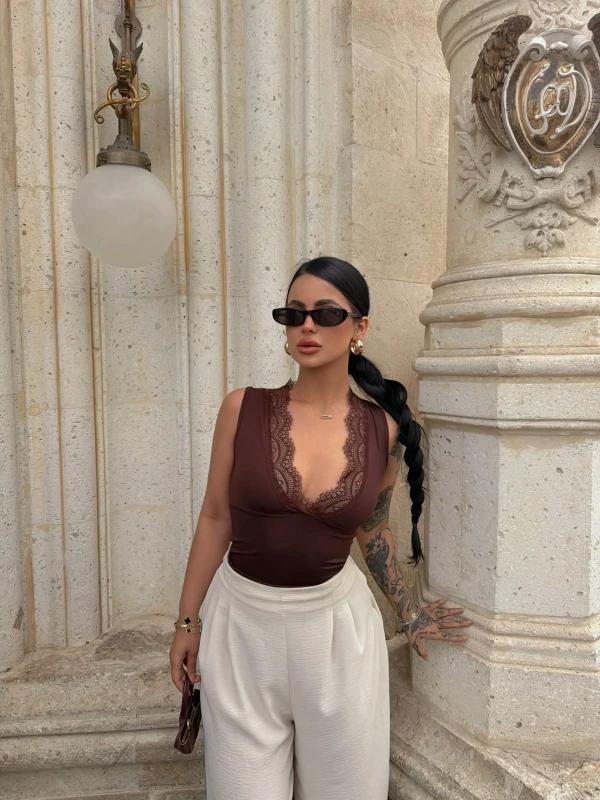 Kahve Güpürlü V Yaka Basic Crop