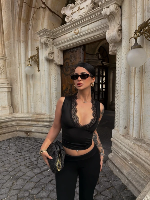 Siyah Güpürlü V Yaka Basic Crop