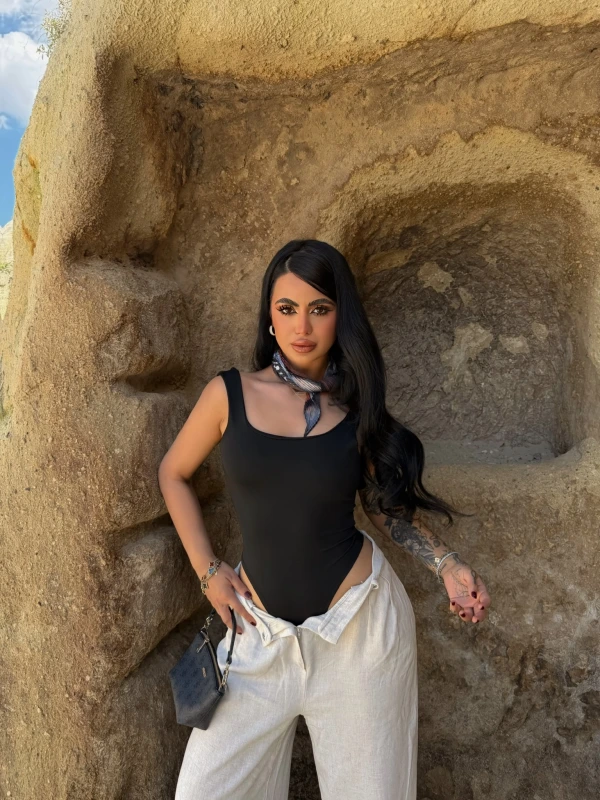 Siyah Sırt Dekolte Bodysuit