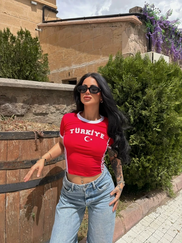 Kırmızı Türkiye Biyeli Crop
