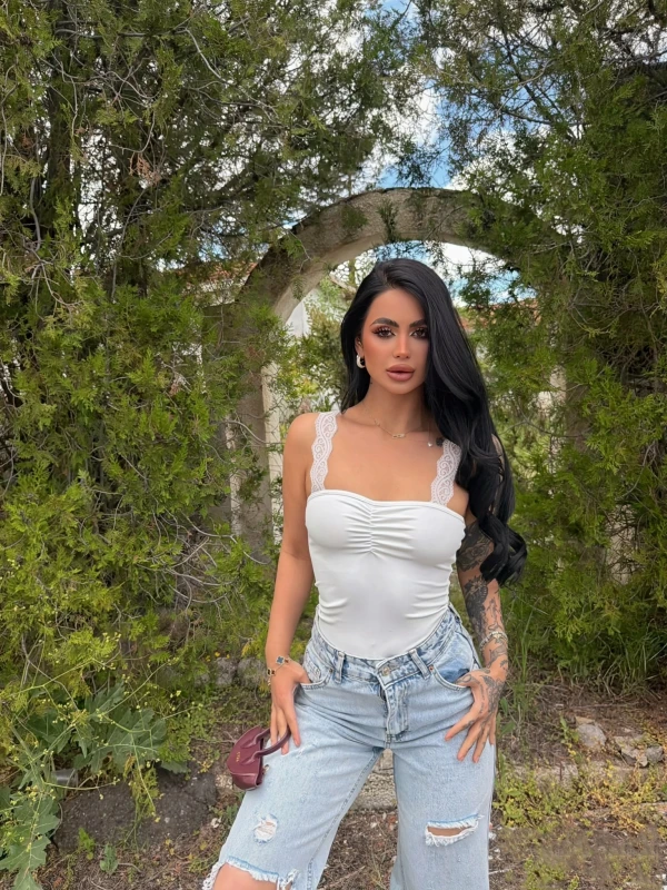 Beyaz Güpür Askılı Crop