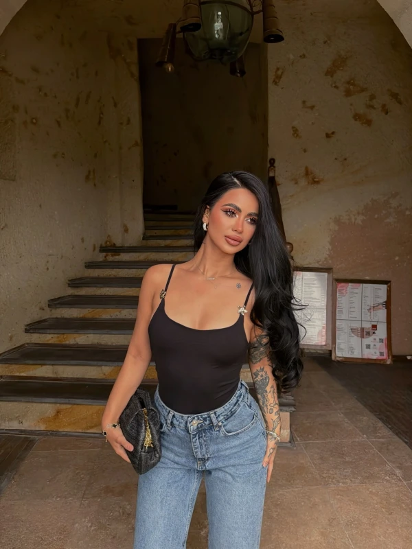 Siyah Aksesuarlı Bodysuit