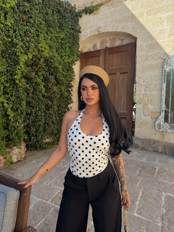 Beyaz Boyundan Geçmeli Puantiyeli Crop
