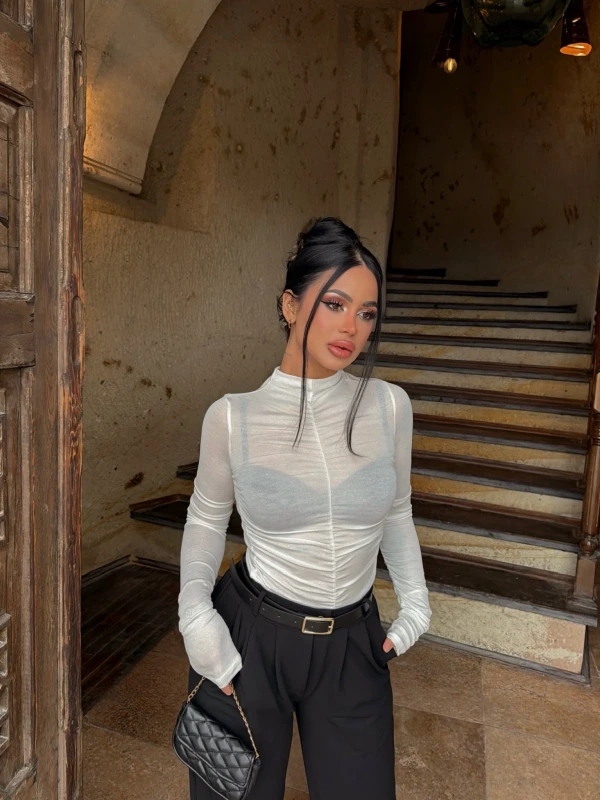 Beyaz Büzgülü Transparan Bluz