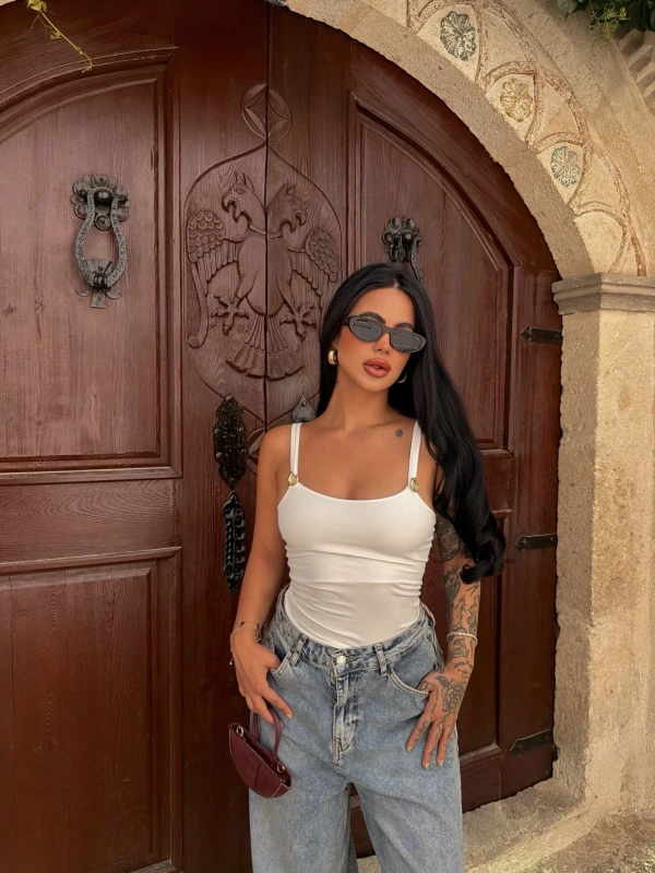 Beyaz Çift Askılı Aksesuarlı Crop