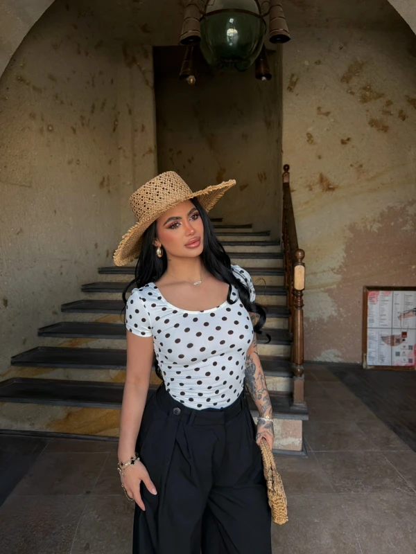 Beyaz Kare Yaka Puantiyeli Bluz