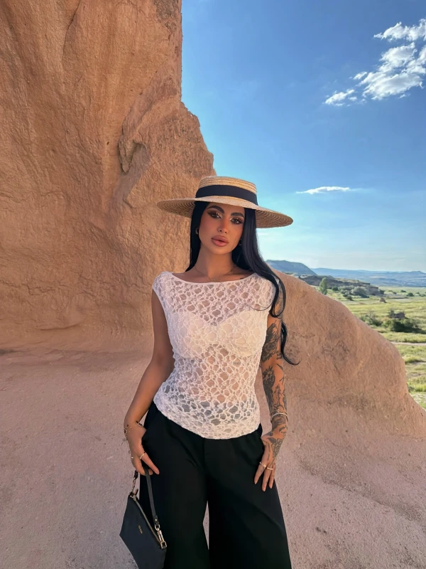 Beyaz Kroşe Ajurlu Örgü Crop