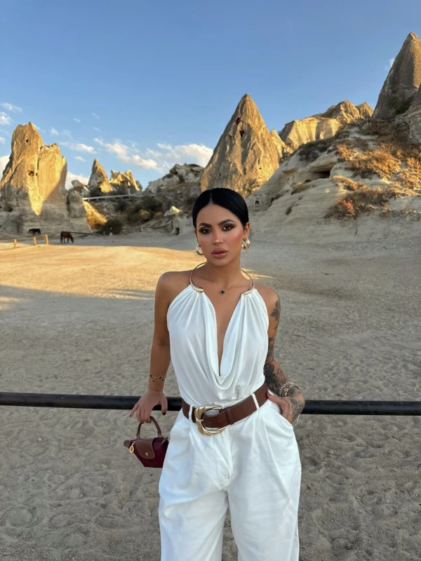 Beyaz Nova Aksesuarlı Bluz